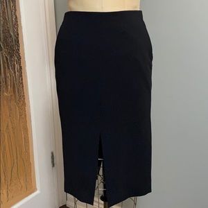 LIKE NEW - Aritzia Lined MIDI Pencil skirt